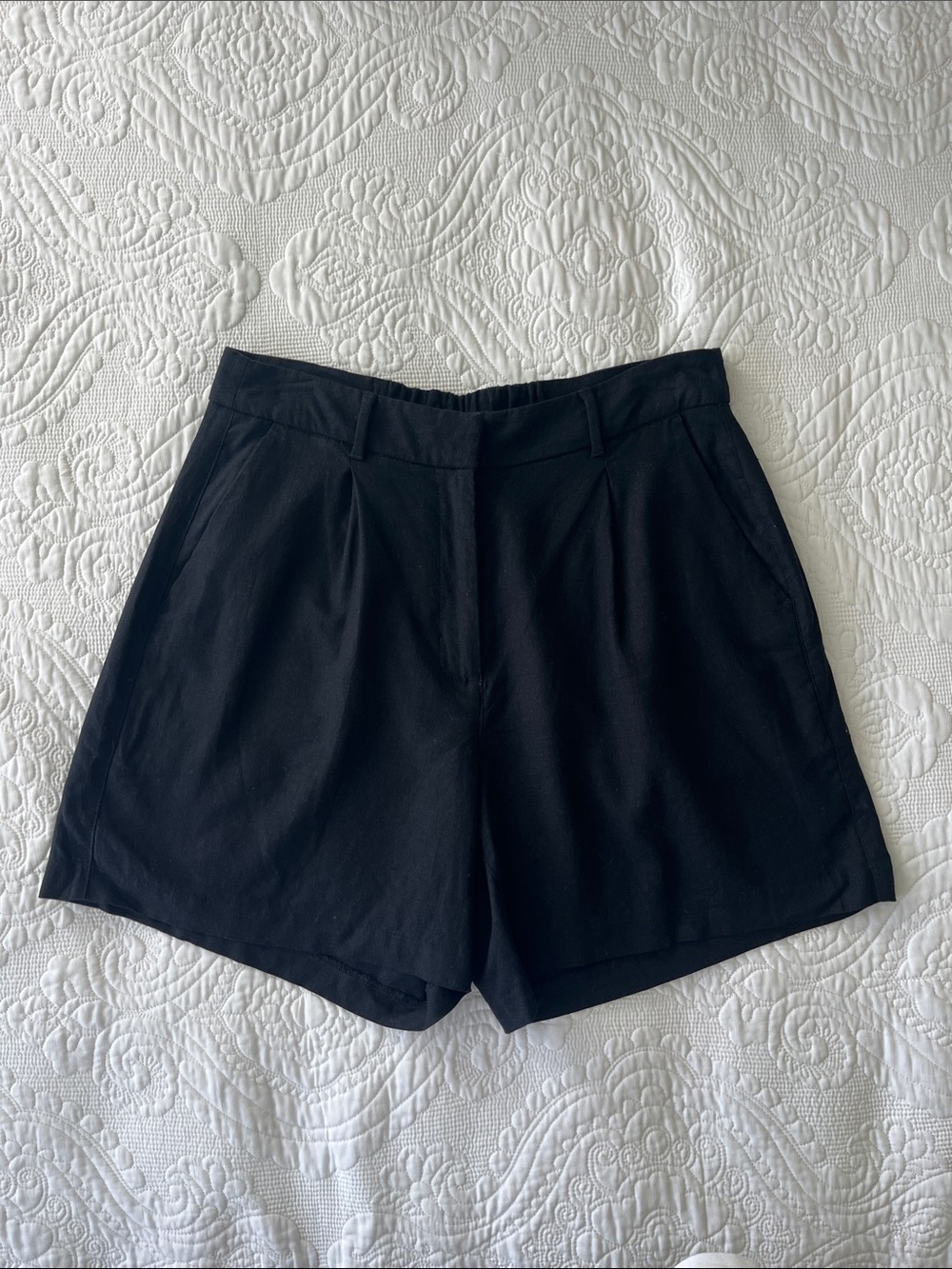 Old Navy Black Linen Pleated Tailored 5 1/2 inch Women's Shorts